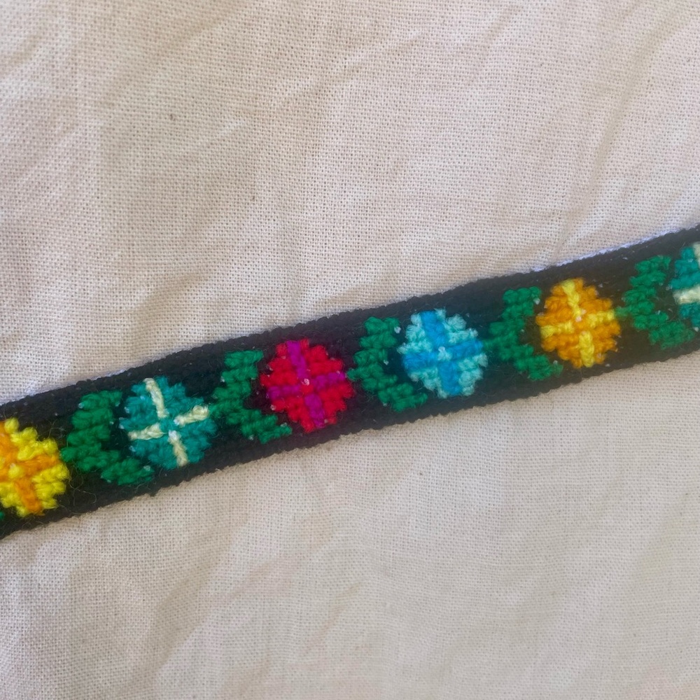 Made in Mexico Hand Embroidered Ribbon Detail Table Runner NWT - Picture 4 of 10
